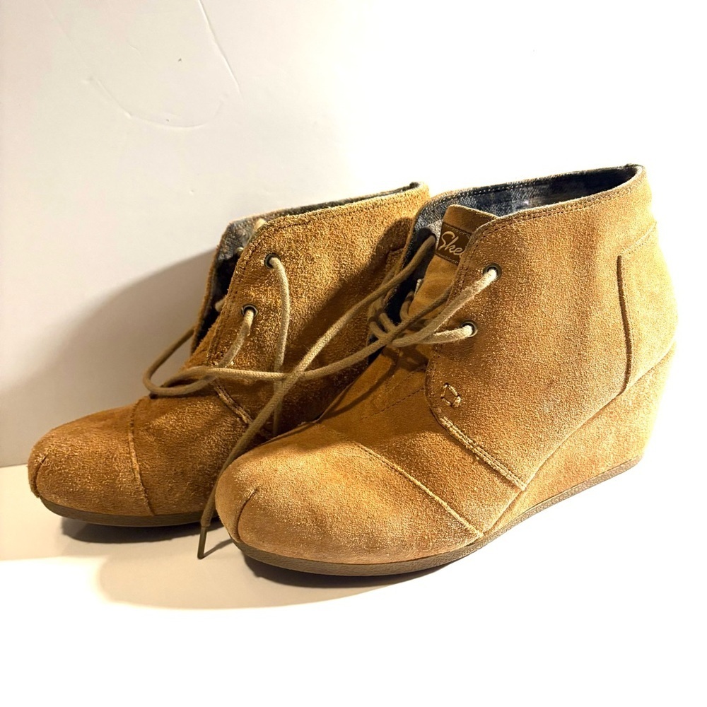 Sketchers Tan Suede Wedge Ankle Boots, women’s Sz 8. - Picture 2 of 10